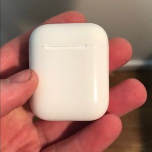 AirPods charging case (No AirPods)